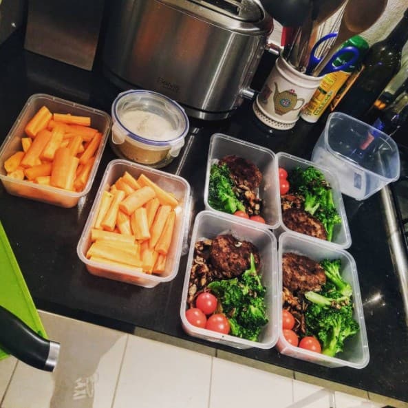 PLASTIC TAKEAWAY CONTAINER & LID 650cc 2